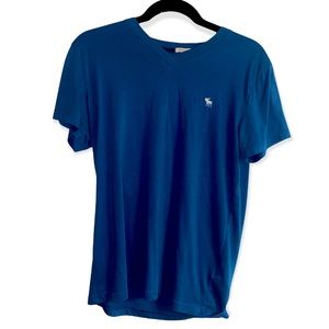 Abercombie & Fitch Muscle Fit V Neck T-Shirt Size Small Normally 33$ brand new